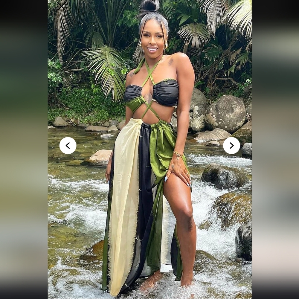 Fashionnova Chic Halter Maxi Dress with Cutout Design - Picture 3 of 3